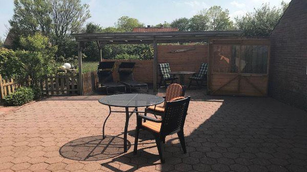 Terrasse. Windschutztür kann geöffnet werden Terrasse. Windschutztür kann geöffnet werden
